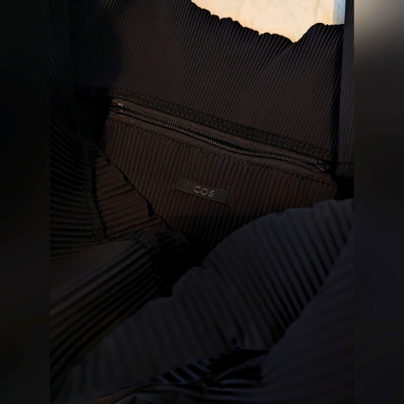 COS Oversized Pleated Shoulder Bag - Picture 6 of 6